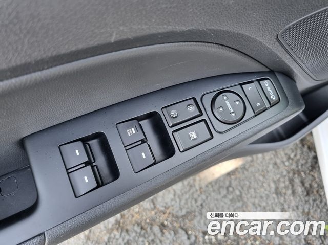 Hyundai AVANTE 2018 — photo 11