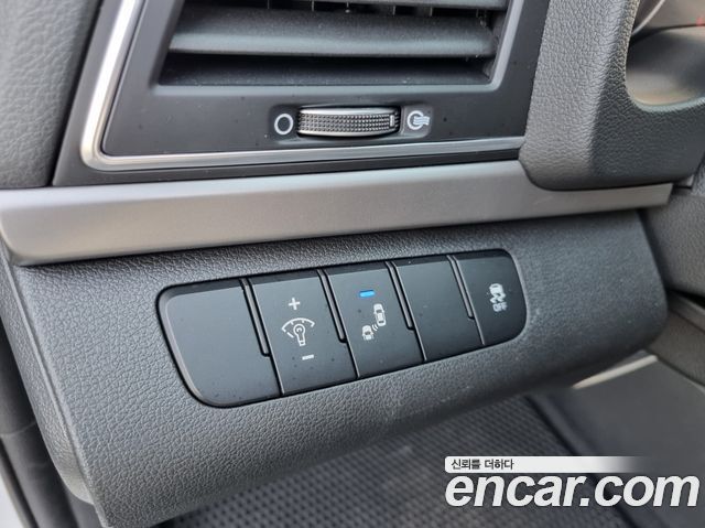 Hyundai AVANTE 2018 — photo 12