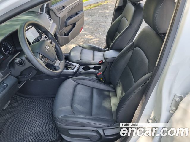 Hyundai AVANTE 2018 — photo 13