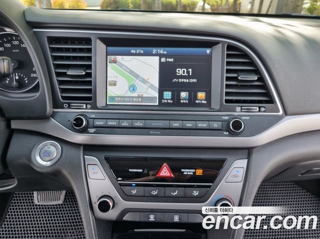 Hyundai AVANTE 2018 — photo 18