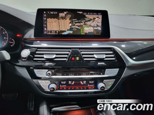BMW 5-Series 2019 — photo 10