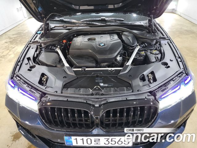 BMW 5-Series 2019 — photo 12