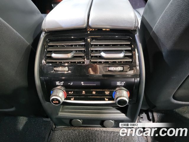 BMW 5-Series 2019 — photo 13