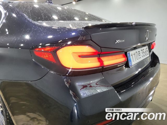 BMW 5-Series 2019 — photo 15