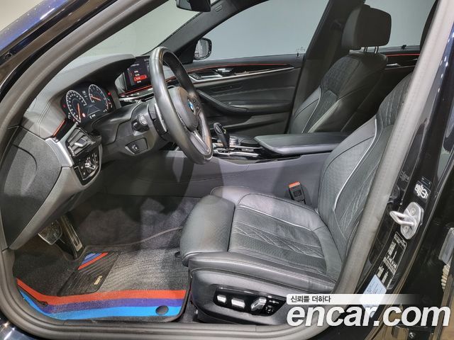 BMW 5-Series 2019 — photo 17