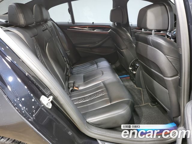 BMW 5-Series 2019 — photo 18