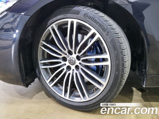 BMW 5-Series 2019 — photo 19