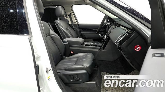 Land Rover Discovery 2019 — photo 11