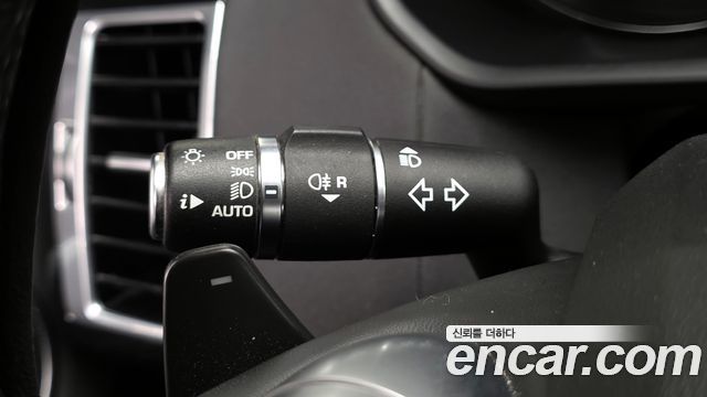 Land Rover Discovery 2019 — photo 16