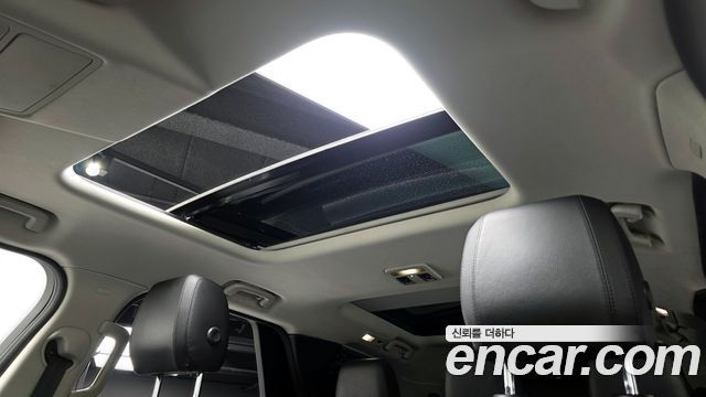 Land Rover Discovery 2019 — photo 18