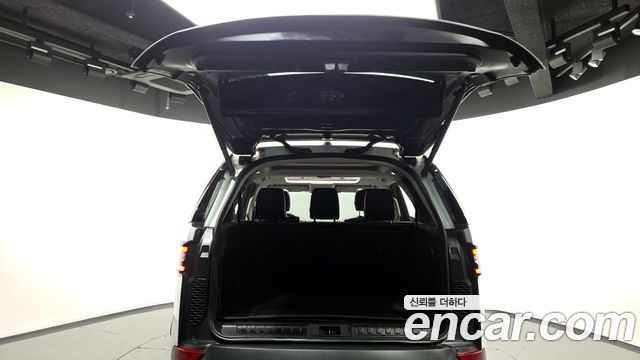 Land Rover Discovery 2019 — photo 20