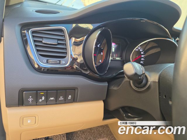 Kia Canival 2017 — photo 11