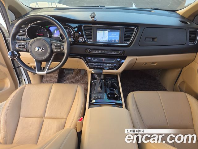 Kia Canival 2017 — photo 12