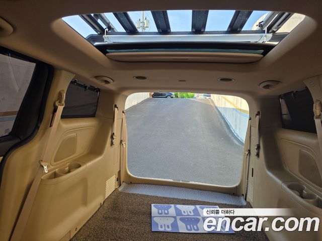Kia Canival 2017 — photo 17