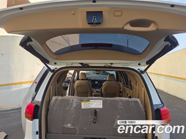 Kia Canival 2017 — photo 18