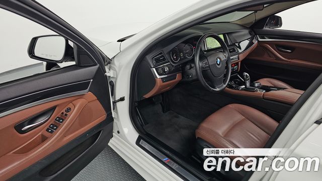BMW 5-Series 2016 — photo 10