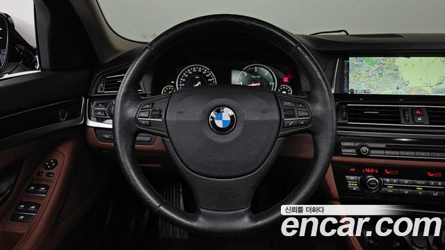 BMW 5-Series 2016 — photo 13