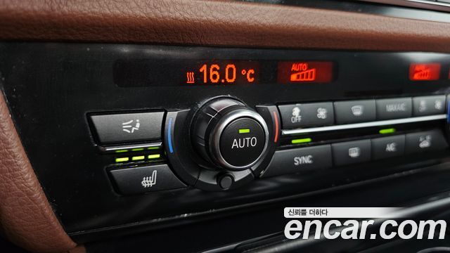 BMW 5-Series 2016 — photo 17