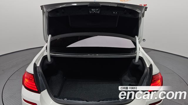 BMW 5-Series 2016 — photo 20