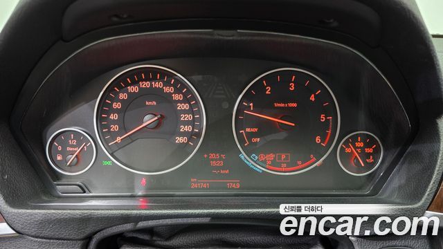 BMW 3-Series 2012 — photo 8