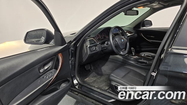 BMW 3-Series 2012 — photo 10