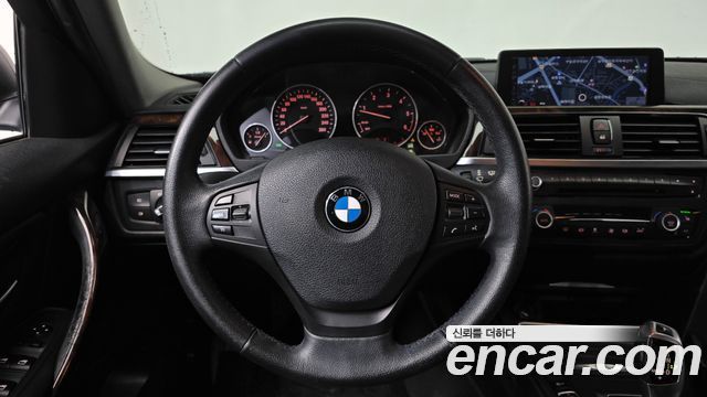 BMW 3-Series 2012 — photo 13