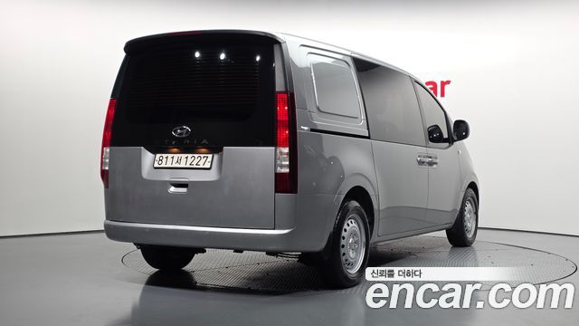 Hyundai Staria 2022 — photo 2