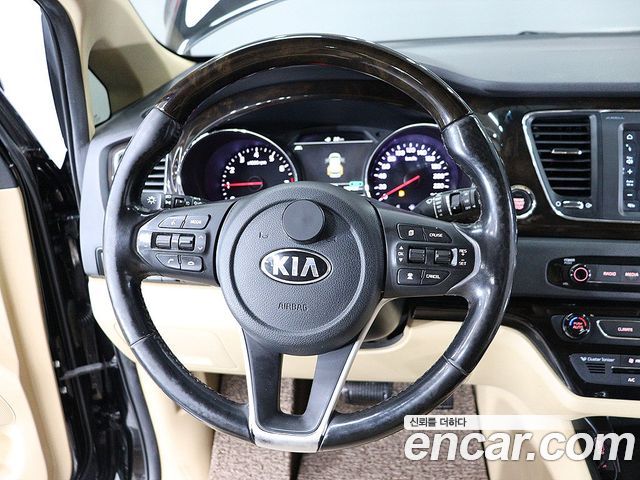 Kia Canival 2020 — photo 15