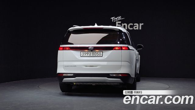 Kia Canival 2021 — photo 4
