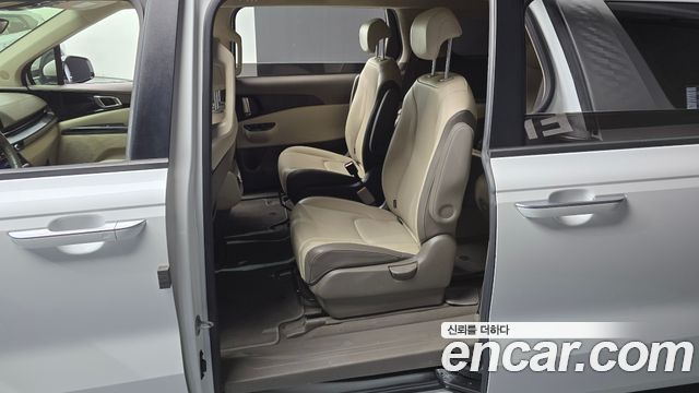Kia Canival 2021 — photo 16
