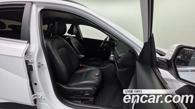 Hyundai Kona 2023 — photo 13