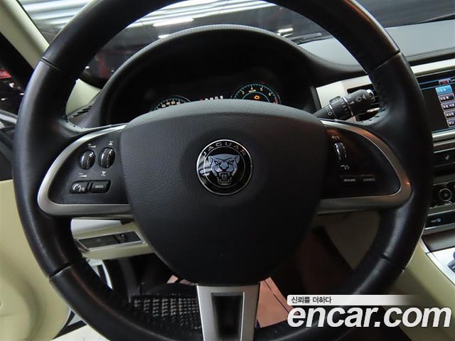 Jaguar XF 2014 — photo 8