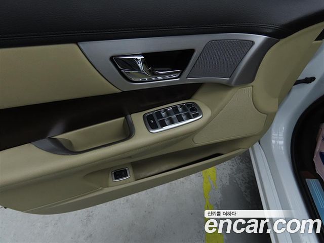 Jaguar XF 2014 — photo 13