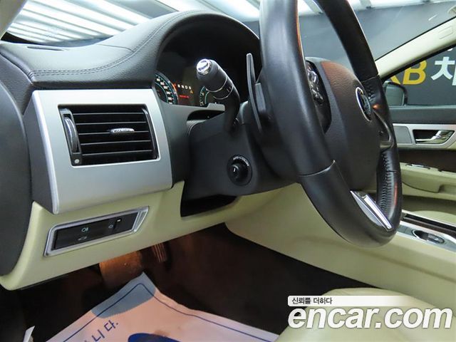 Jaguar XF 2014 — photo 14