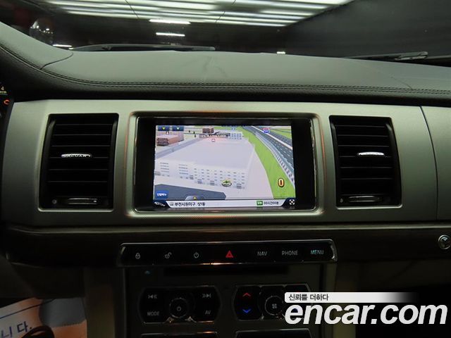 Jaguar XF 2014 — photo 16