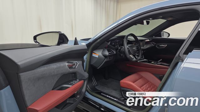 Audi e-tron GT 2022 — photo 13