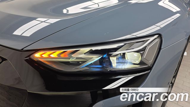 Audi e-tron GT 2022 — photo 8