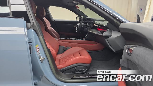 Audi e-tron GT 2022 — photo 16