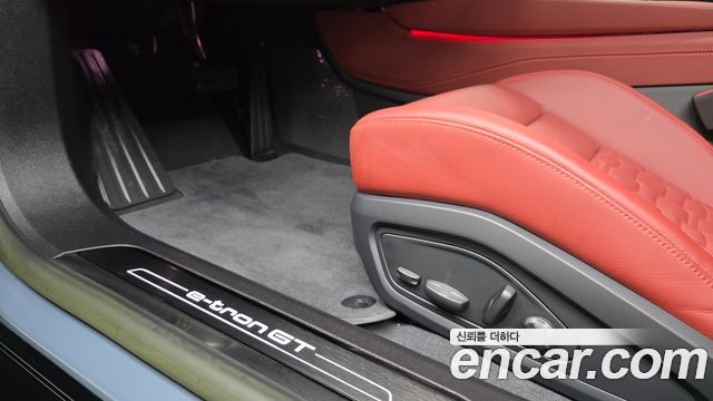 Audi e-tron GT 2022 — photo 29