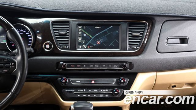 Kia Canival 2020 — photo 21