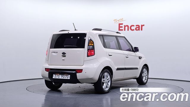Kia Soul 2010 — photo 2