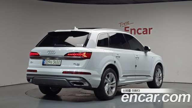 Audi Q7 2021 — photo 2