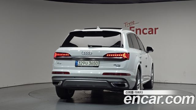 Audi Q7 2021 — photo 4