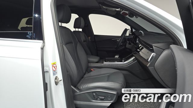 Audi Q7 2021 — photo 17