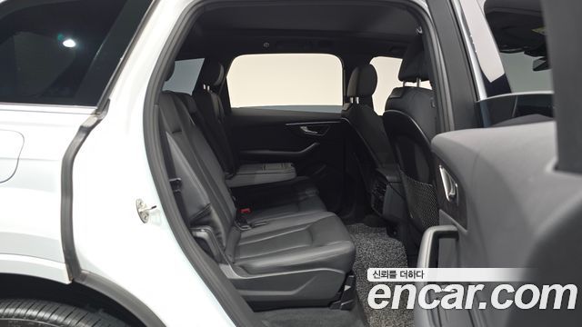 Audi Q7 2021 — photo 18