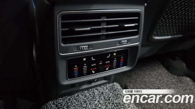 Audi Q7 2021 — photo 25