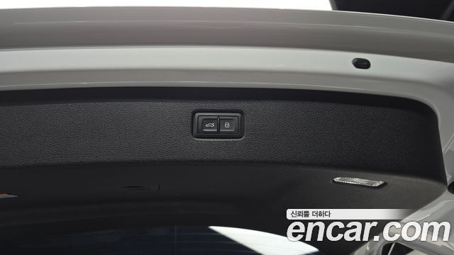 Audi Q7 2021 — photo 26