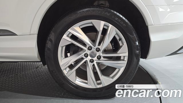 Audi Q7 2021 — photo 7