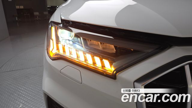 Audi Q7 2021 — photo 8