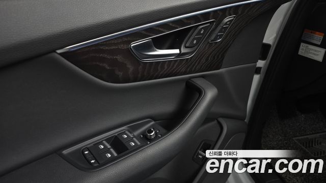 Audi Q7 2021 — photo 14